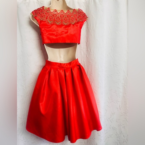 Sherri Hill Prom Invisible Neckline Beaded Laced Back Cutout Silky Short Dress 0 - Picture 4 of 9